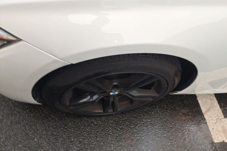 BMW 3 Series 2019 car image #9