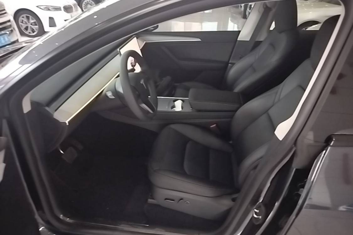 Tesla Model Y 2024 imagen de coche #12