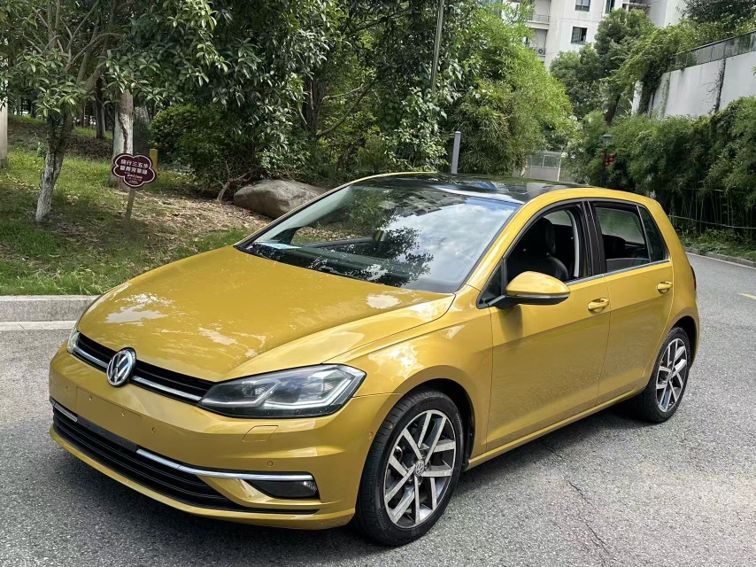 Volkswagen Golf 2018 car image #2