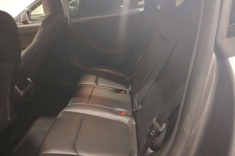 Tesla Model Y 2024 #17 Tesla Model Y 2024 car image #17
