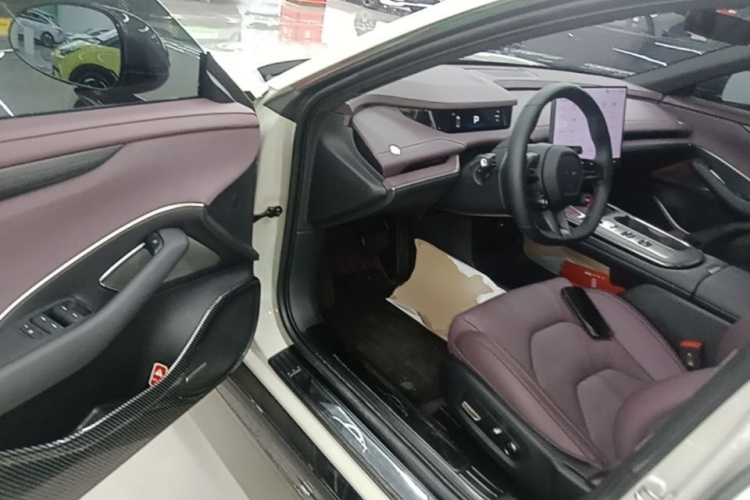 MI SU7 2024 immagine di auto #16