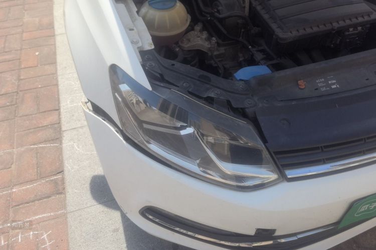 Volkswagen Polo 2015 car image #8