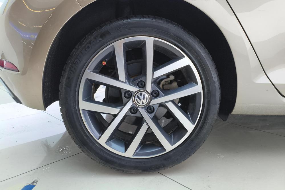 Volkswagen Golf 2020 car image #10