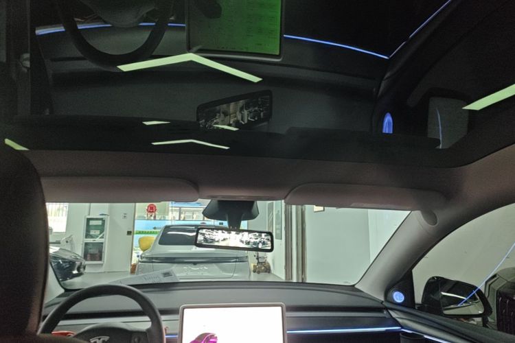 Tesla Model Y 2024 car image #18
