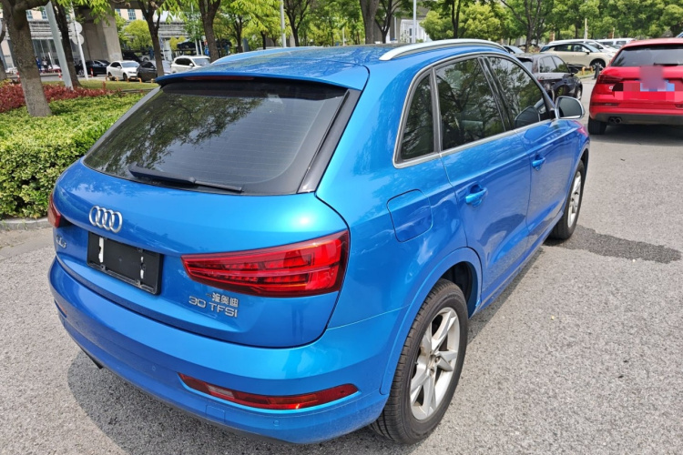 Audi Q3 2018 car image #7