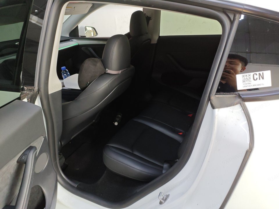 Tesla Model Y 2024 immagine di auto #6