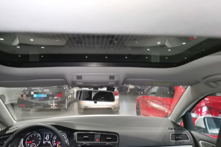 Volkswagen Golf 2019 car image #18