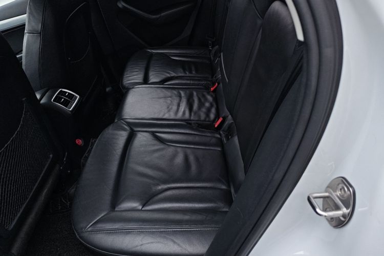 Audi Q3 2016 car image #17