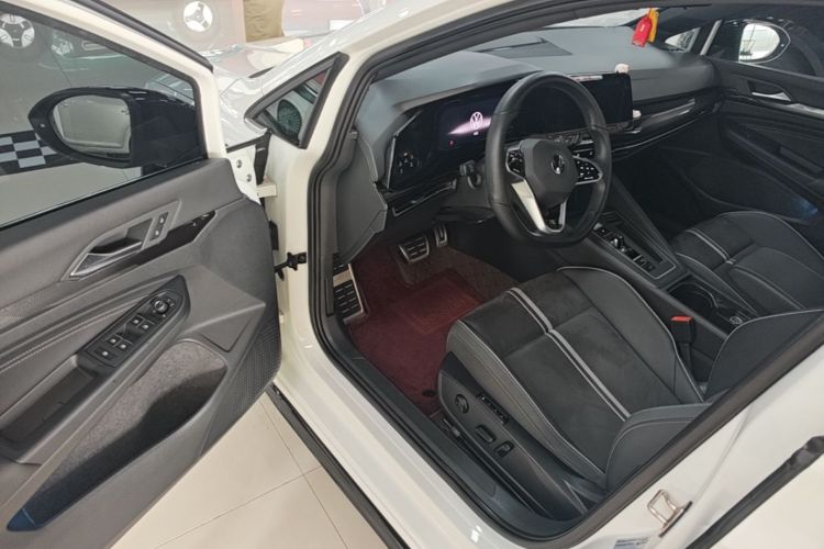Volkswagen Golf 2022 car image #16