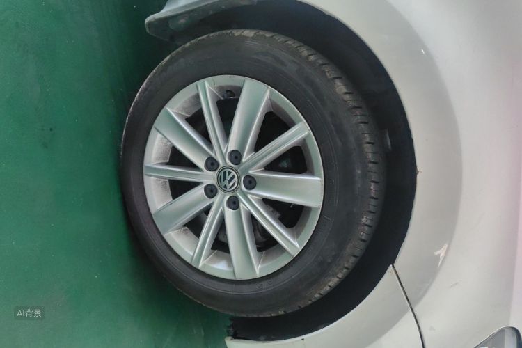 Volkswagen Polo 2015 car image #9