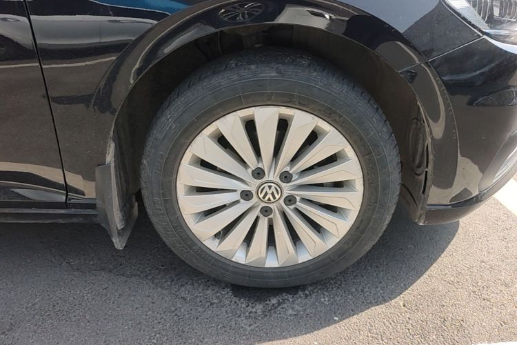 Volkswagen Lavida 2018 car image #9