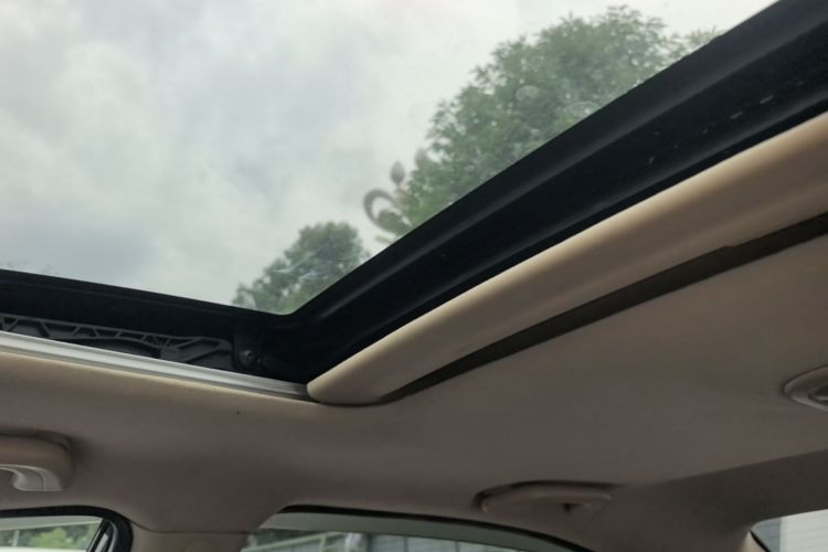 GEELY Emgrand 2018 car image #18