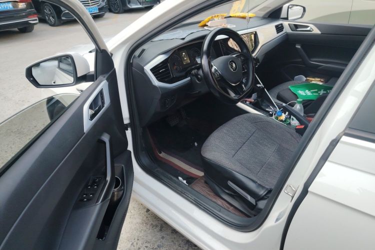 Volkswagen Polo 2021 car image #9