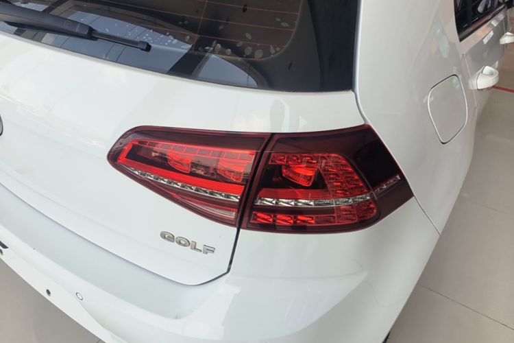 Volkswagen Golf 2017 car image #8