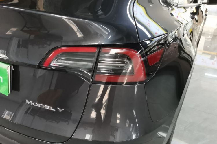 Tesla Model Y 2024 #8 Tesla Model Y 2024 car image #8