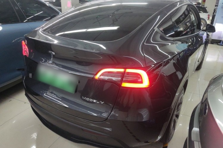 Tesla Model Y 2024 #7 Tesla Model Y 2024 car image #7