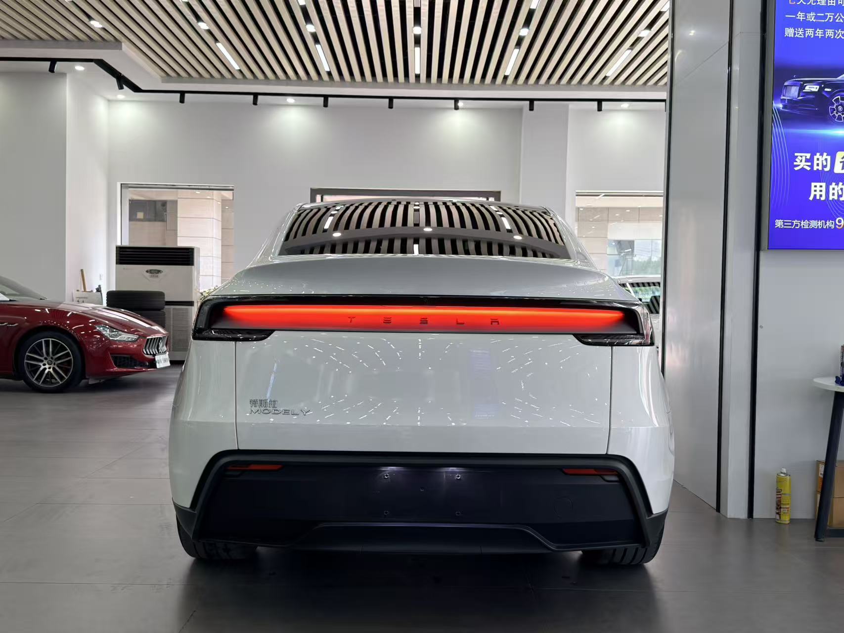 Tesla Model Y 2025 car image #7