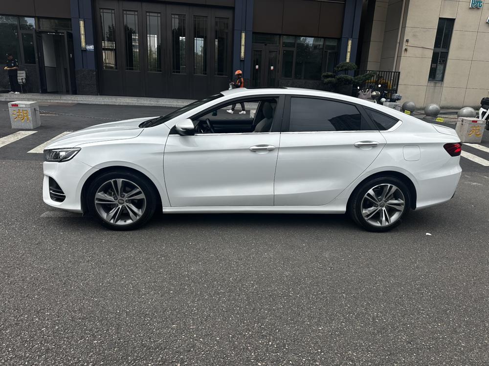 GEELY Binray 2018 изображение автомобиля #4
