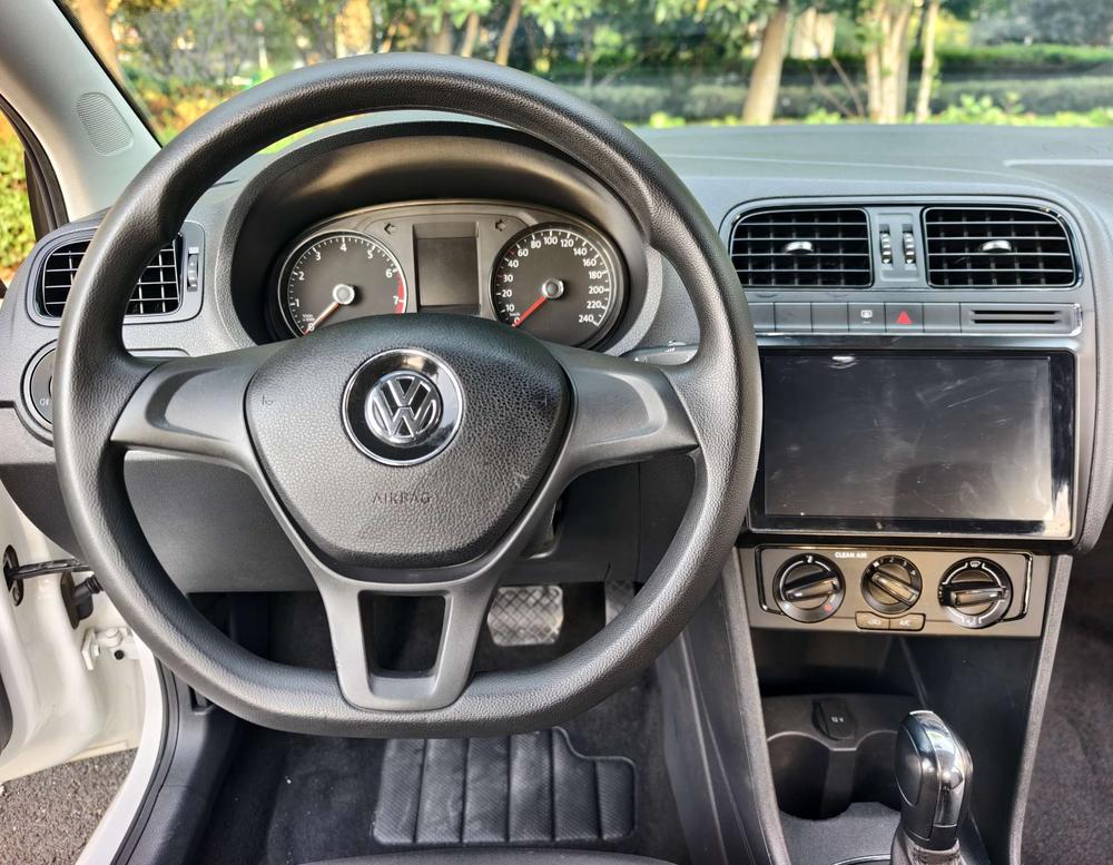 Volkswagen Polo 2017 car image #15