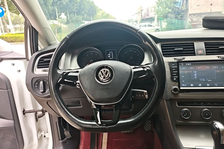 Volkswagen Golf 2015 car image #11