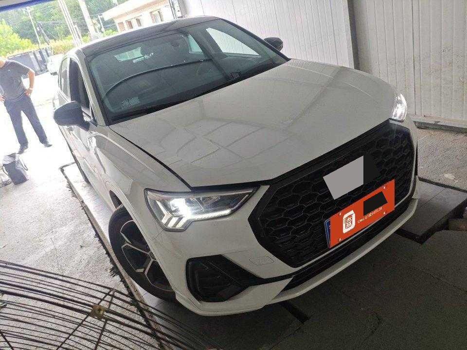 Audi Q3 2022 car image #4