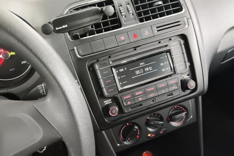 Volkswagen Polo 2015 #13 Volkswagen Polo 2015 car image #13