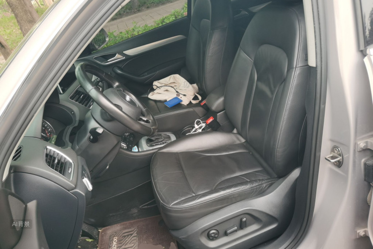 Audi Q3 2016 car image #17