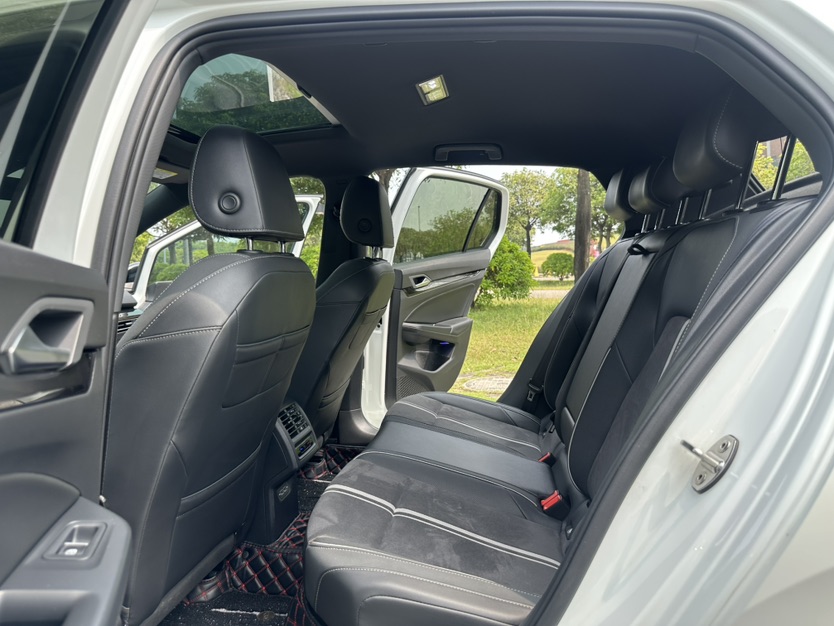 Volkswagen Golf 2023 car image #6