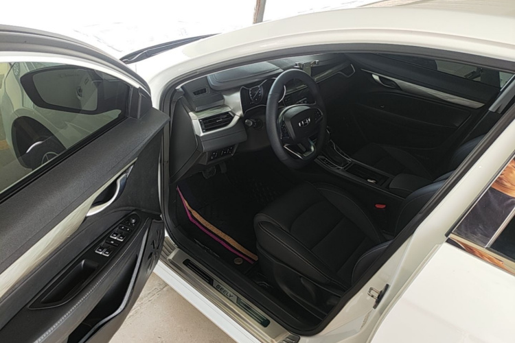 GEELY Emgrand 2019 car image #16