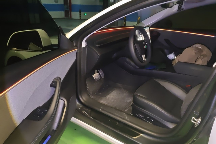 Tesla Model 3 2024 car image #9