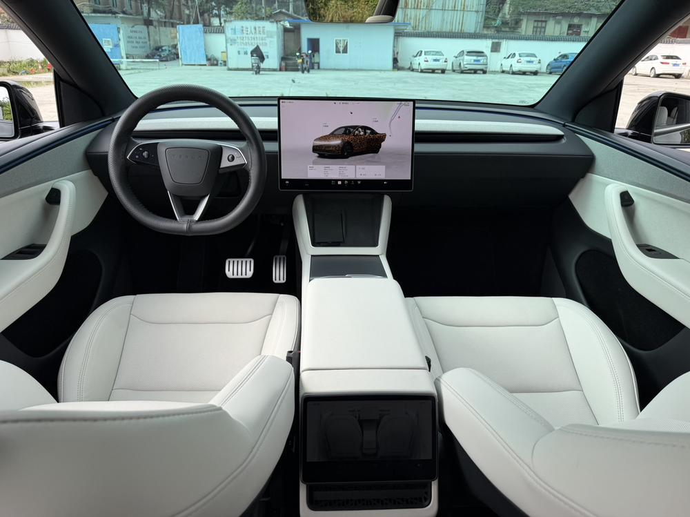 Tesla Model Y 2026 #8 Tesla Model Y 2026 car image #8