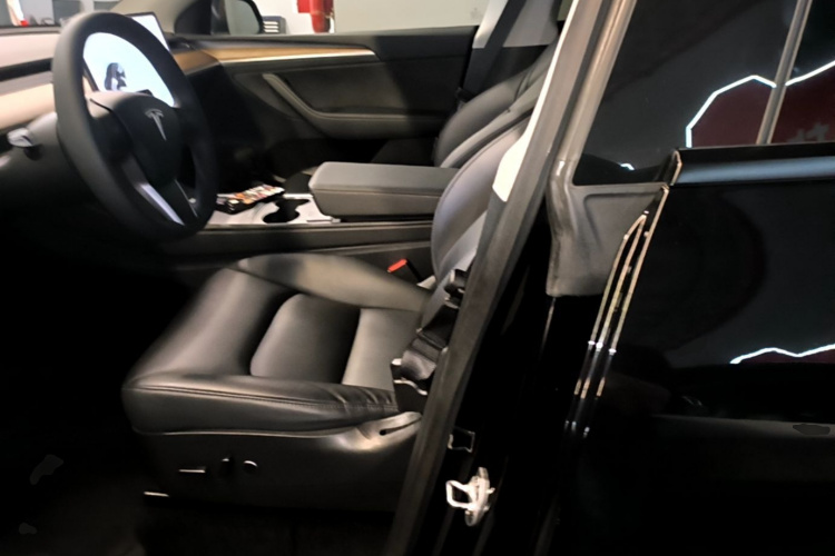 Tesla Model Y 2021 #15 Tesla Model Y 2021 car image #15