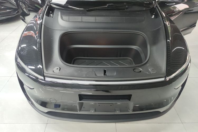 Tesla Model Y 2025 #19 Tesla Model Y 2025 image de voiture #19