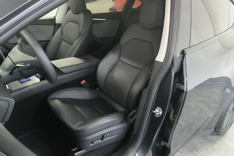 Tesla Model Y 2025 #19 Tesla Model Y 2025 car image #19