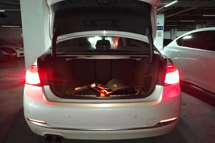 BMW 3 Series 2018 #19 BMW 3 Series 2018 immagine di auto #19