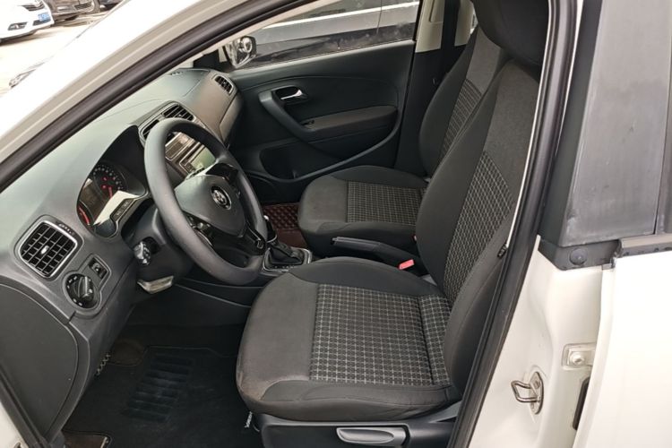 Volkswagen Polo 2015 #15 Volkswagen Polo 2015 car image #15