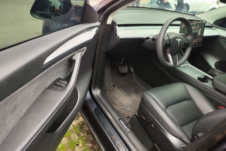 Tesla Model Y 2025 car image #12