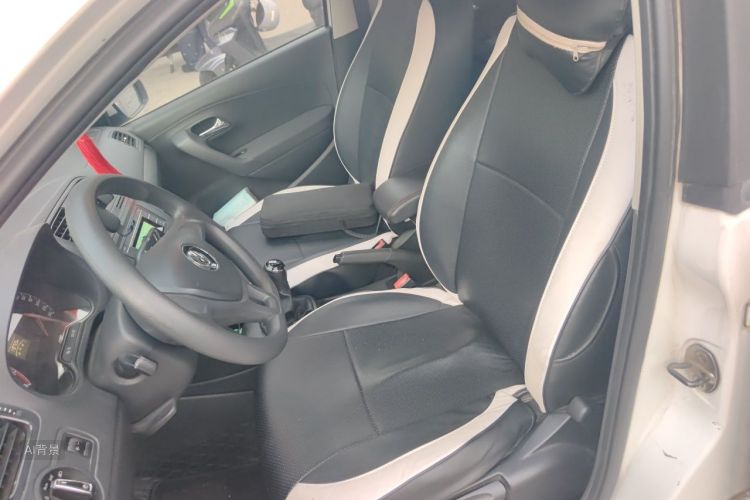 Volkswagen Polo 2016 car image #17