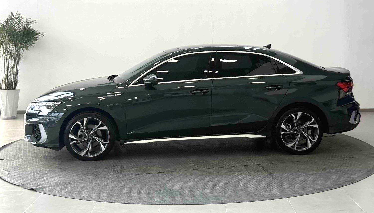 2022 car image #5