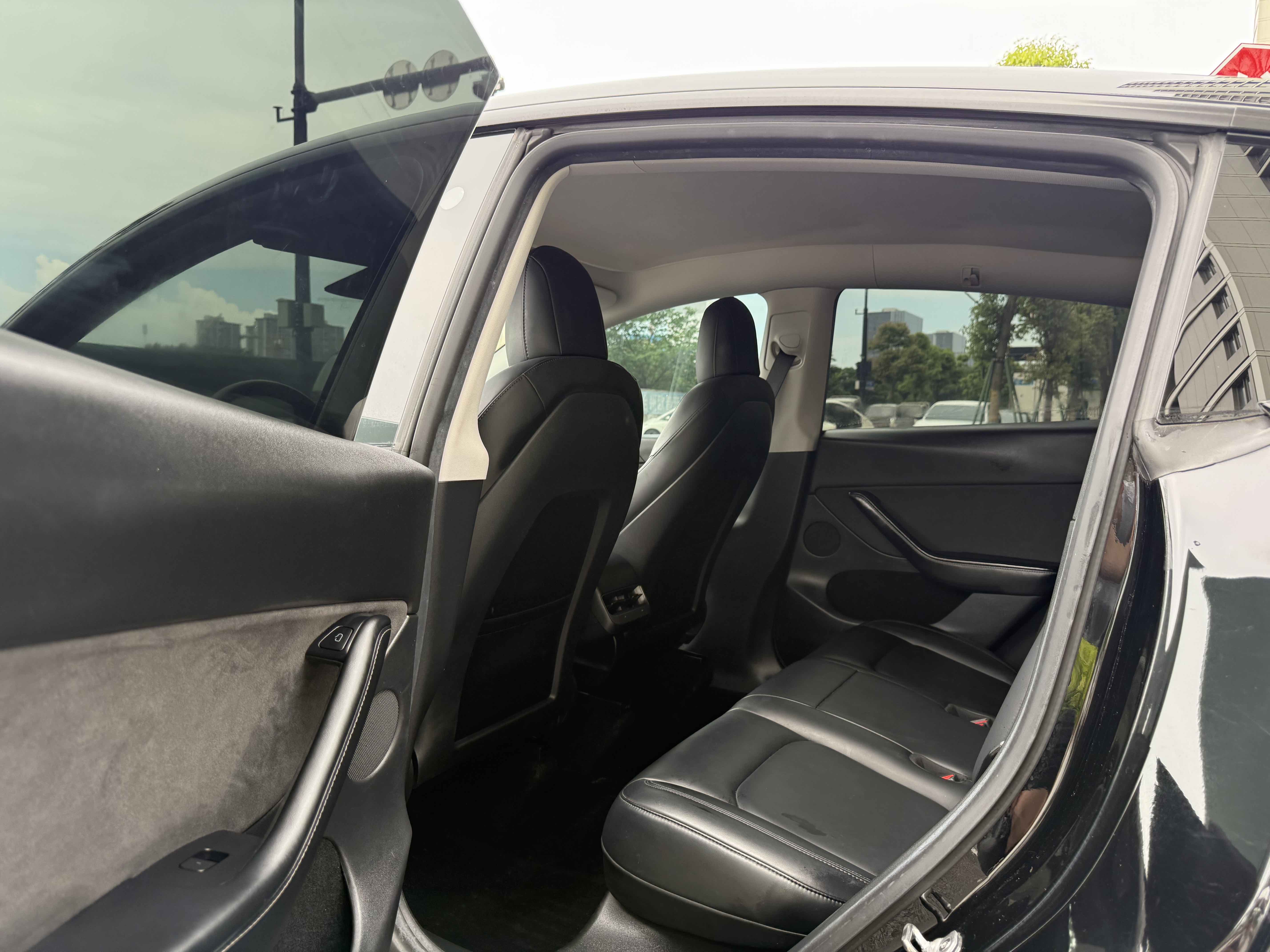 Tesla Model Y 2022 car image #8