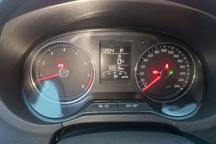 Volkswagen Polo 2017 imagem de carro #12