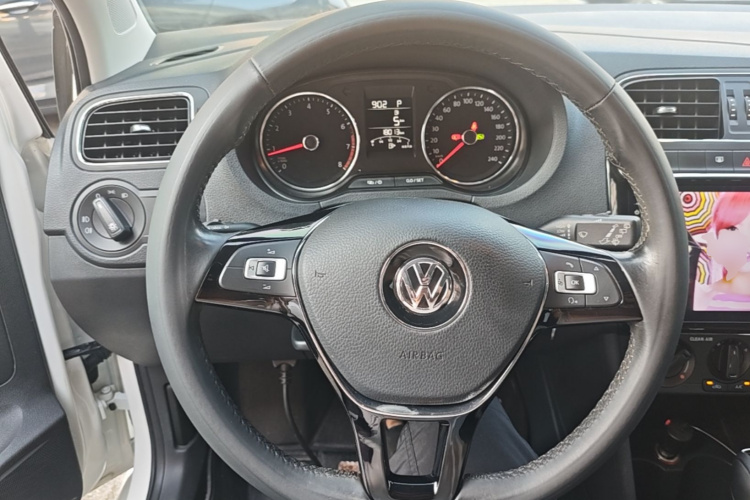 Volkswagen Polo 2017 #11 Volkswagen Polo 2017 car image #11