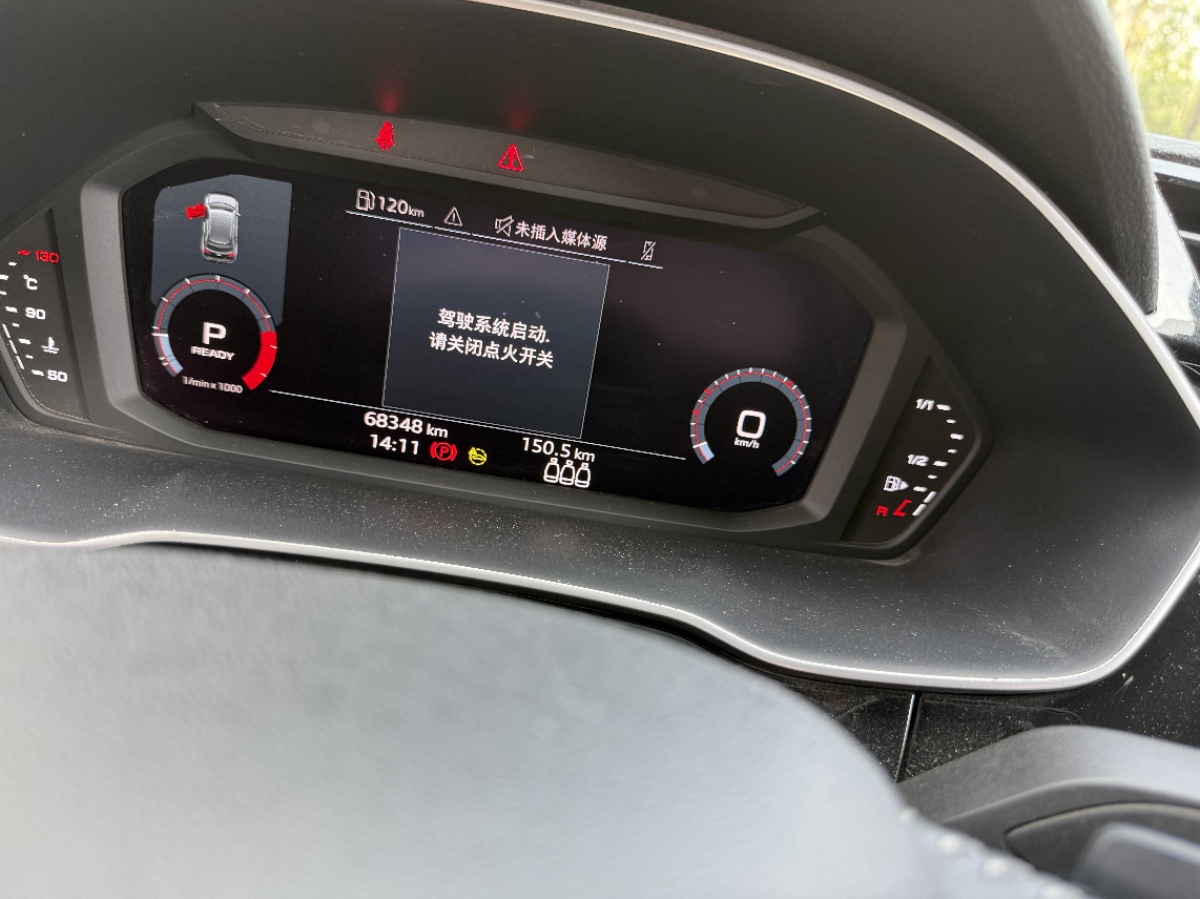 Audi Q3 2021 صورة سيارة #3