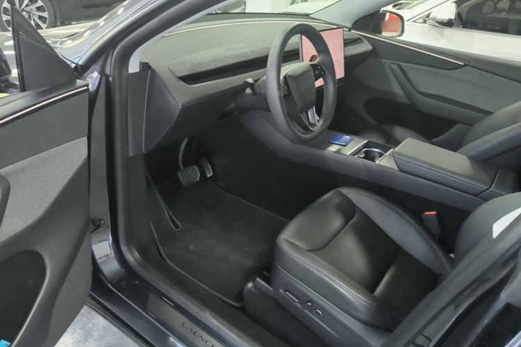 Tesla Model Y 2025 #12 Tesla Model Y 2025 car image #12