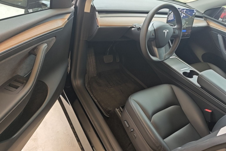 Tesla Model Y 2021 #16 Tesla Model Y 2021 car image #16