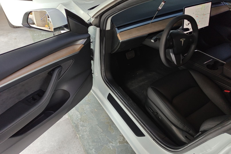 Tesla Model 3 2021 immagine di auto #16