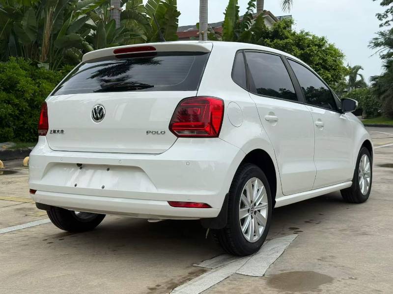 Volkswagen Polo 2015 car image #6