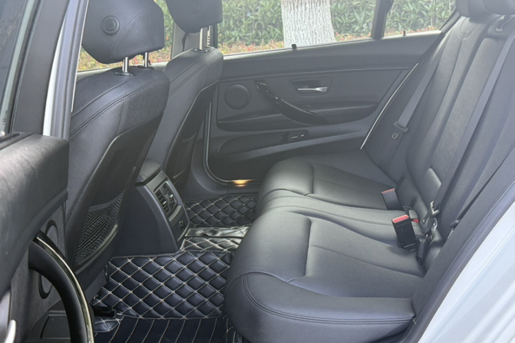 BMW 3 Series 2017 car image #17