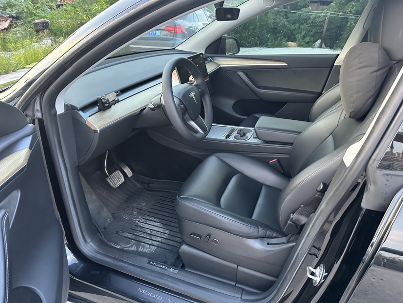 Tesla Model Y 2023 car image #7