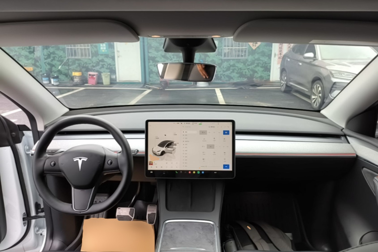 Tesla Model Y 2024 #10 Tesla Model Y 2024 car image #10